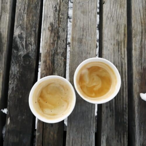 bicchieri cappuccino con coperchio compostabili