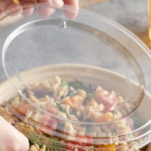 piatto fondo con coperchio biodegradabile