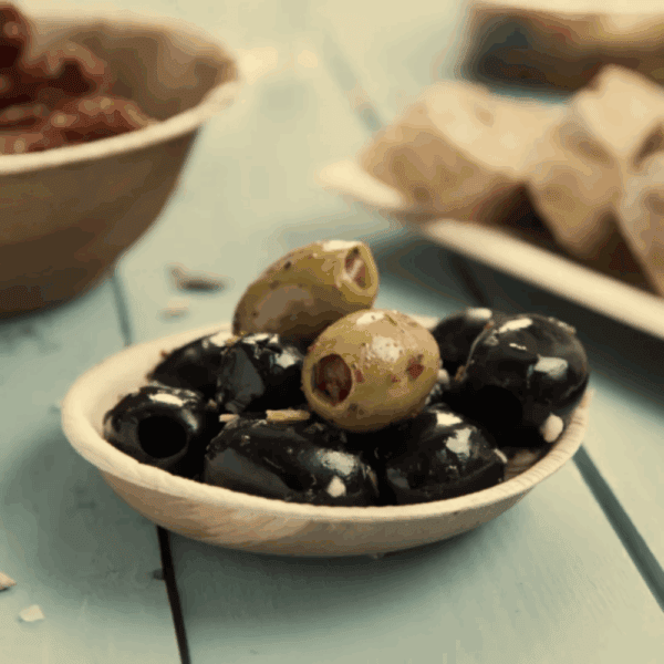 Bol jetable en palmier biodégradable, idéal pour amuse-bouches.